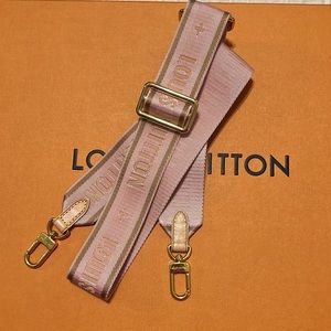 🌸AUTHENTIC Louis Vuitton Pink Adjustable Strap